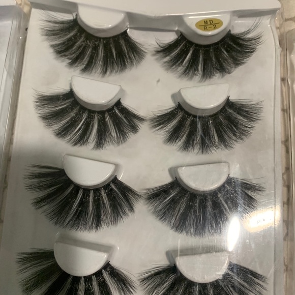 2 sets of lashes - Picture 2 of 3